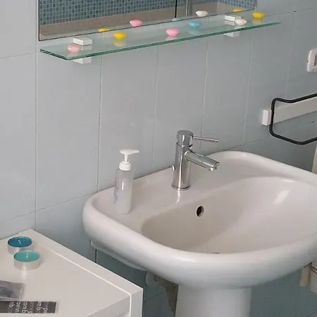 לינה וארוחת בוקר Casa Castellano נולה