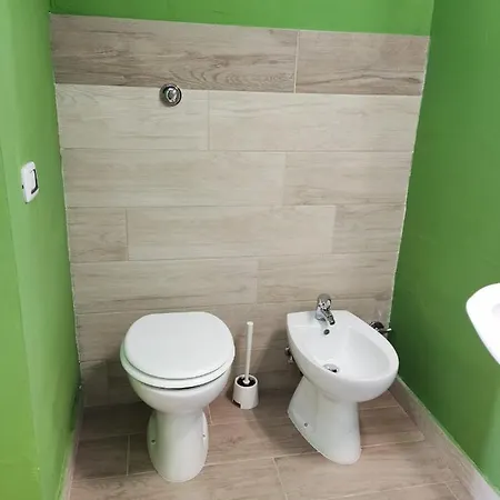 לינה וארוחת בוקר Casa Castellano נולה